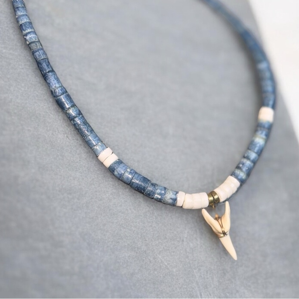Vintage. Blue Sponge Coral & White Shell‎ Heishi Beaded Necklace - Picture 4 of 4